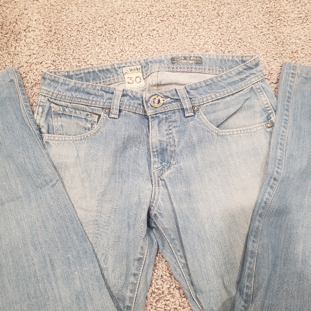 Slim Volcom pants.